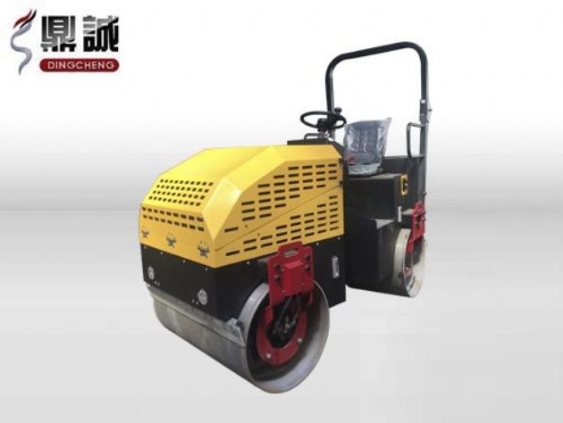 點擊查看詳細信息<br>標題：2.5噸全液壓座駕式振動壓路機 閱讀次數(shù)：14969